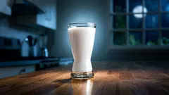 Ein Glas warme Milch – und der Tag ist vorbei: Warum dieses Ritual so effektiv ist