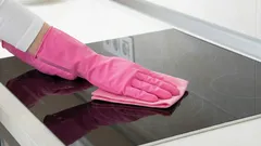 Warum auf dem Induktionskochfeld Kratzer entstehen – die häufigsten Pflegefehler