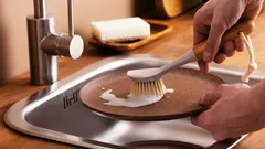 Spülschwamm oder Spülbürste: was ist hygienischer beim Handabwasch?