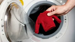 Eingelaufener Wollpullover? So bringst du Strick in 15 Minuten wieder in Form